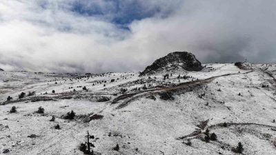 Bolu’nun 2 bin 200 rakımlı turizm merkezi Kartalkaya’da 2 gündür