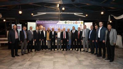 Kocaeli’de düzenlenen “Neşet Ertaş Anma ve Şehir Ödülleri Programı”, usta