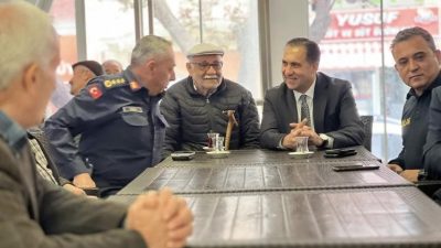 Bozüyük çarşısında esnaf ve vatandaşlarla bir araya gelen protokol üyeleri,