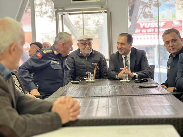Bozüyük’te esnaf ve vatandaşlarla buluşma Bozüyük çarşısında esnaf ve vatandaşlarla bir araya gelen protokol üyeleri,