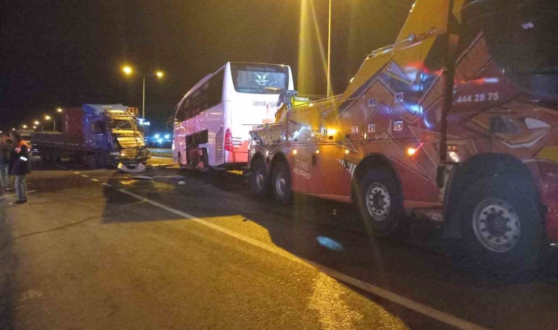 Bilecik’in Bozüyük ilçesinde meydana gelen trafik kazasında yolcu otobüsü ile