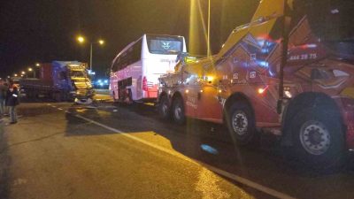 Bilecik’in Bozüyük ilçesinde meydana gelen trafik kazasında yolcu otobüsü ile