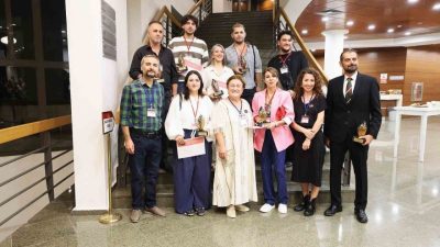 Bilecik Şeyh Edebali Üniversitesi (BŞEÜ) Seramik ve Cam Bölümü öğrencileri,