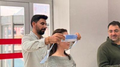 Bilecik Şeyh Edebali Üniversitesi’nde (BŞEÜ) öğrenciler, görme engelli bireylerin yaşadığı