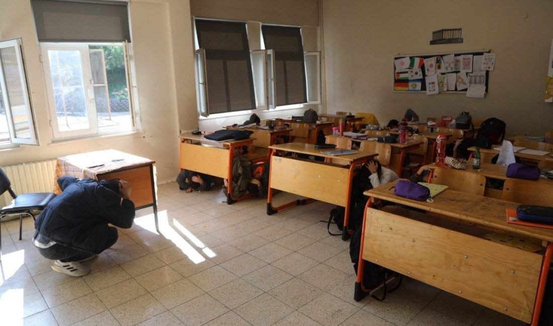 ÇAK-TİM, Çayırova’daki okullarda afet eğitimlerine başladı Çayırova Belediyesi Arama Kurtarma Timi (ÇAK-TİM), İlçe Milli Eğitim Müdürlüğü