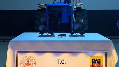 Kastamonu’nun Taşköprü ilçesinde çalınan traktör, jandarma ekiplerince bir ahırda bulundu.