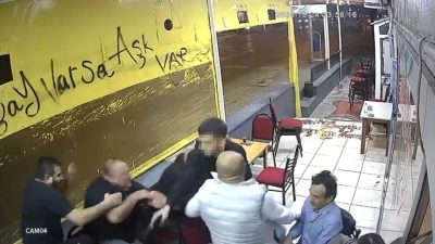 Kocaeli’nin İzmit ilçesinde çay ocağında silahlı saldırıya uğrayan bir kişi