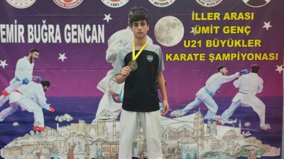 Çayırova Belediyesi Eğitim Spor Kulübü karate takımı sporcuları, Bursa’da düzenlenen