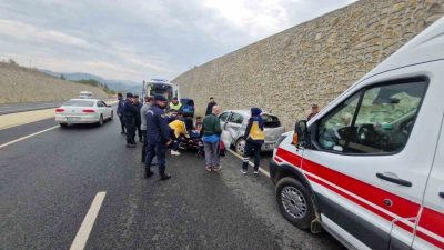 İstanbul’dan Samsun’a cenazeye giden ailenin içinde bulunduğu otomobil, Kastamonu’da kontrolden