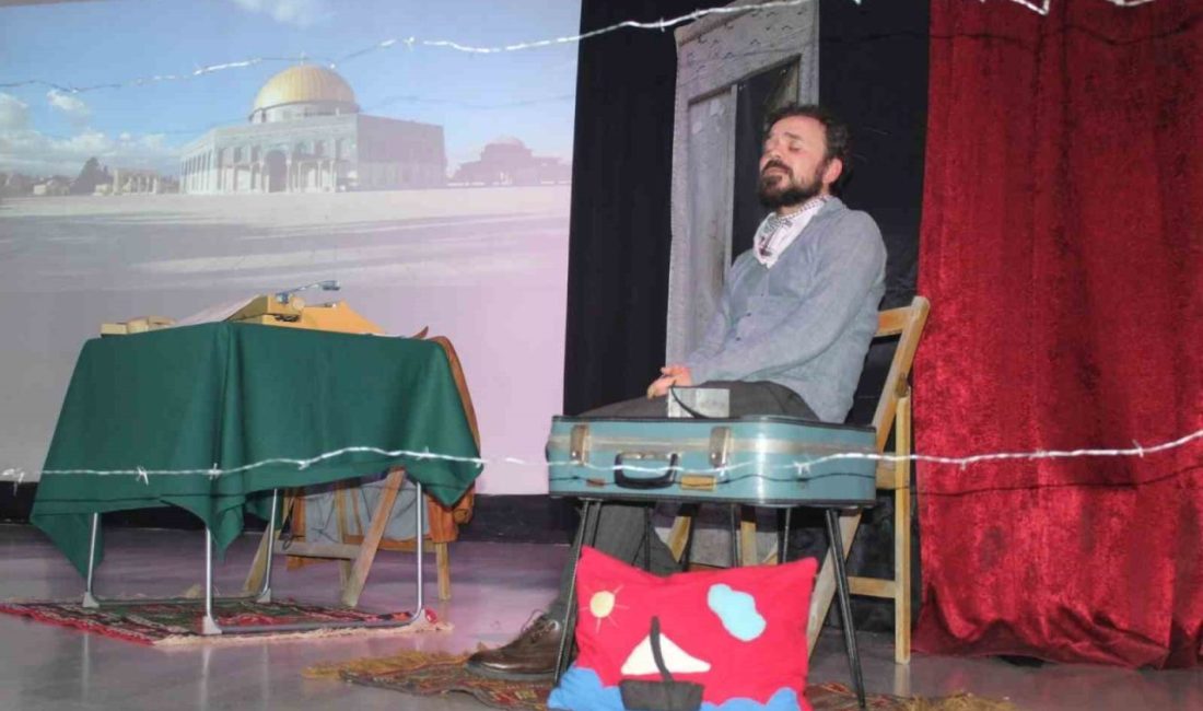 Çınarcık’ta “Bir Filistin Hikayesi” adlı oyun sahnelendi Yalova’nın Çınarcık ilçesinde sahnelenen “Bir Filistin Hikayesi” adlı tiyatro oyunu,