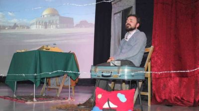Yalova’nın Çınarcık ilçesinde sahnelenen “Bir Filistin Hikayesi” adlı tiyatro oyunu,