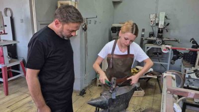 Düzceli bıçak sanatçısı Servet Altınışık, ürettiği sanatsal bıçaklarla önce Kültür