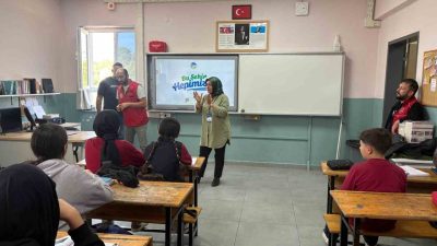Sakarya Büyükşehir Belediyesi, ilk ve ortaokullarda gerçekleştirdiği “Şehrini Keşfet” seminerleriyle