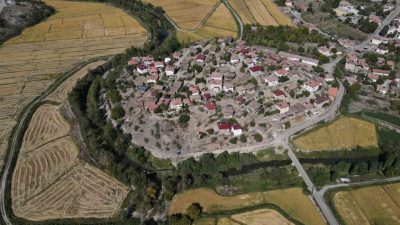 Kastamonu’nun Tosya ilçesinde hasadı devam eden coğrafi işaretli çeltikte sulama