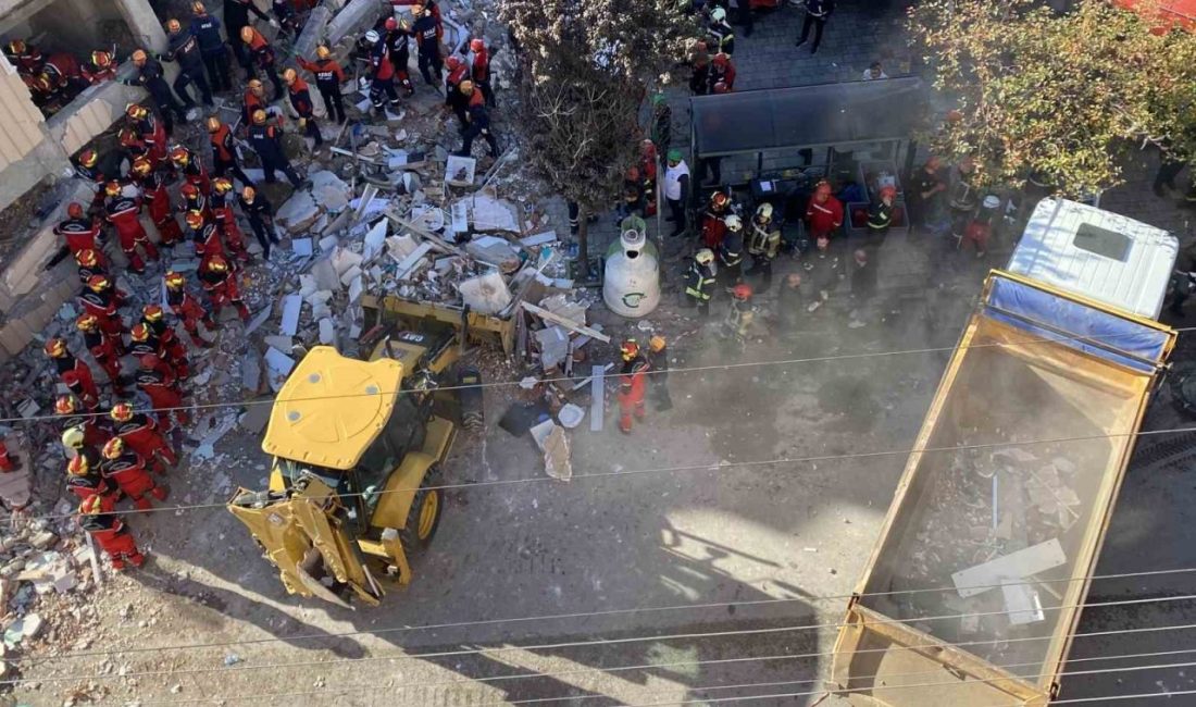 Çöken binadaki eczacı: “Belki enkaz altında biz de kalmış olacaktık” Kocaeli’nin Gebze ilçesinde çöken binanın alt katındaki eczanenin sahibi Uğur