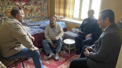 Osmaneli Kaymakamı Abdüssamed Kılıç, Cumhuriyetle aynı yaşta olan vatandaşlar evlerinde