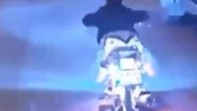 D-100 kara yolunun Bolu geçişinde motosikletle akrobatik hareketler yaparak trafiği