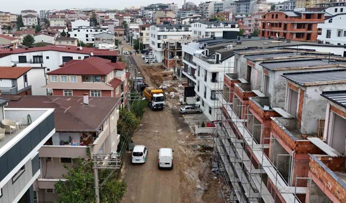 Darıca Belediye Başkanı Muzaffer Bıyık, ilçenin farklı noktalarında devam eden