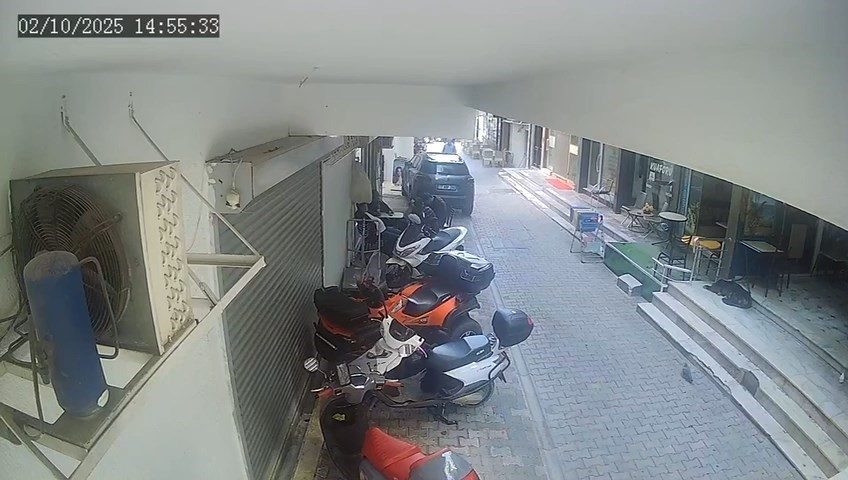 Marmara Denizi’nde öğle saatlerinde yaşanan deprem Yalova’da da hissedildi. Apartmanlardaki