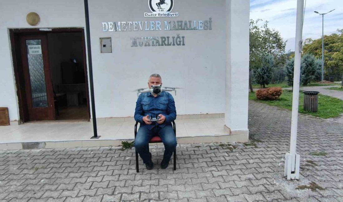 Dronlu Muhtar, mahallesini her sabah havadan kontrol edip eksikleri belirliyor Düzce (İHA) – Düzce’nin Demetevler Mahallesi Muhtarı Bülent Bakkaloğlu, mahallesini