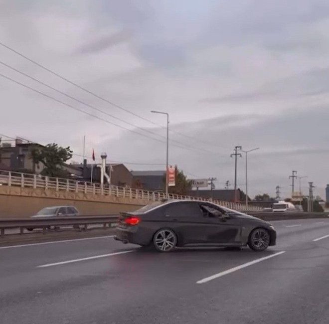 Düğün konvoyunda drift atan magandaya ceza yağdı Kocaeli’de düğün konvoyunda plakasını kapatıp araçla drift yapan sürücüye 52