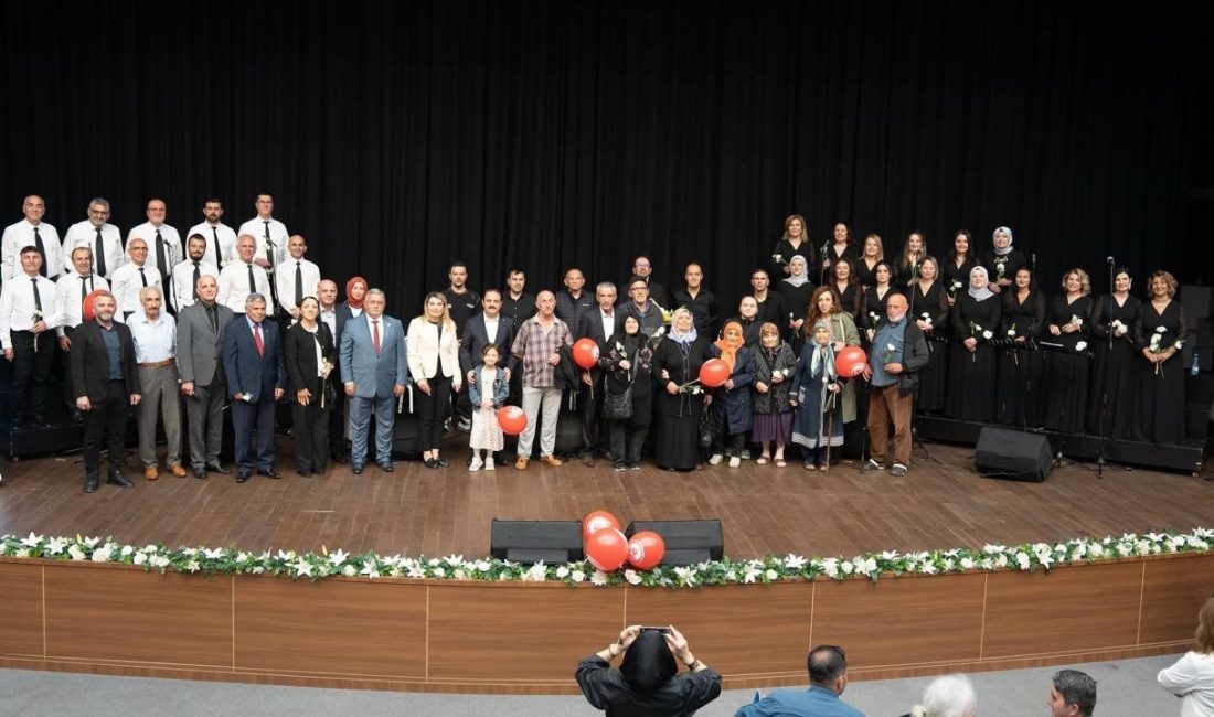 Dünya Yaşlılar Günü Başiskele’de coşkuyla kutlandı Başiskele’de Dünya Yaşlılar Günü adına düzenlenen Türk Halk Müziği Konseri’nde