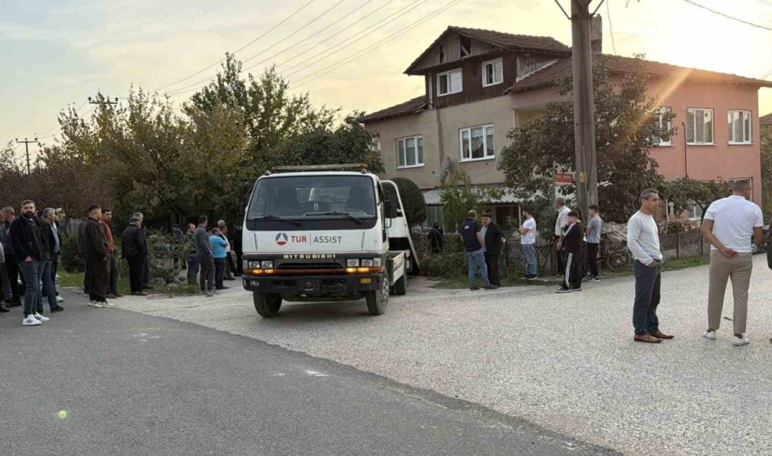 Durakta beklerken aracın çarptığı kadın ve çocuk ağır yaralandı Düzce’de kontrolden çıkan hafif ticari aracın, önce durakta bekleyen kadın