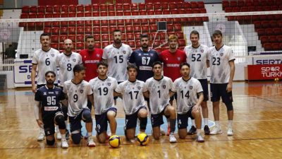 1 yenildi. Seyhan Menderes Spor Salonu’nda oynanan karşılaşmanın ilk setini