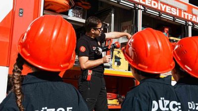 Düzce Belediyesi İtfaiye Müdürlüğü, 28 okuldan 744 öğrenciyi ağırladı. İtfaiye