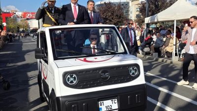 DÜZCE (İHA) – Düzce’de Cumhuriyet Bayramı etkinliklerinde bir ilk yaşandı.