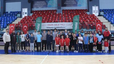 DÜZCE(İHA) – Düzce’de Masa Tenisi İl Temsilciliği organizasyonuyla gerçekleştirilen turnuvanın