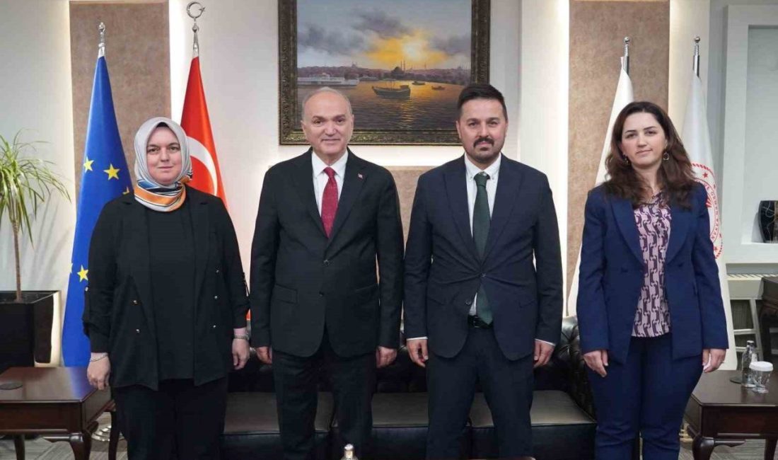 DÜZCE (İHA) – Düzce Belediye Başkanı Dr. Faruk Özlü ve