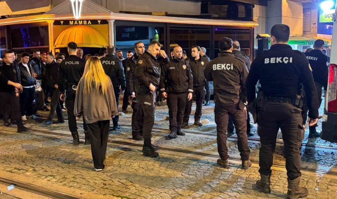 Eğlence mekanındaki kavga kanlı bitti: 2 yaralı Kocaeli’nin İzmit ilçesinde alkollü eğlence mekanında çıkan ve caddeye taşan