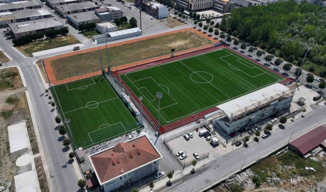 Ekrem Karaberberoğlu Spor Tesisi’ne FIFA kalite onayı Sakarya Büyükşehir Belediyesi tarafından yenileme çalışmaları tamamlanan Ekrem Karaberberler Futbol