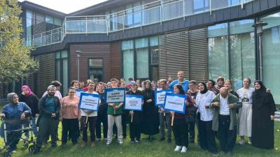 Sakarya Büyükşehir Belediyesi Engelsiz Hobi Atölyeleri’nde düzenlenen etkinlikte, öğrenciler mavi