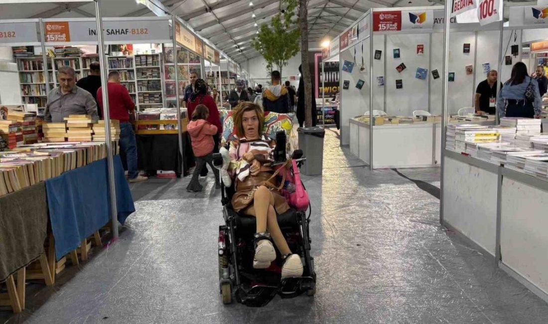 “Engelsiz Taksi” yazar Sena’yı her gün okurlarıyla buluşturuyor Kocaeli’deki “Engelsiz Taksi” hizmeti, 15. Kitap Fuarı’na katılmak isteyen engelli