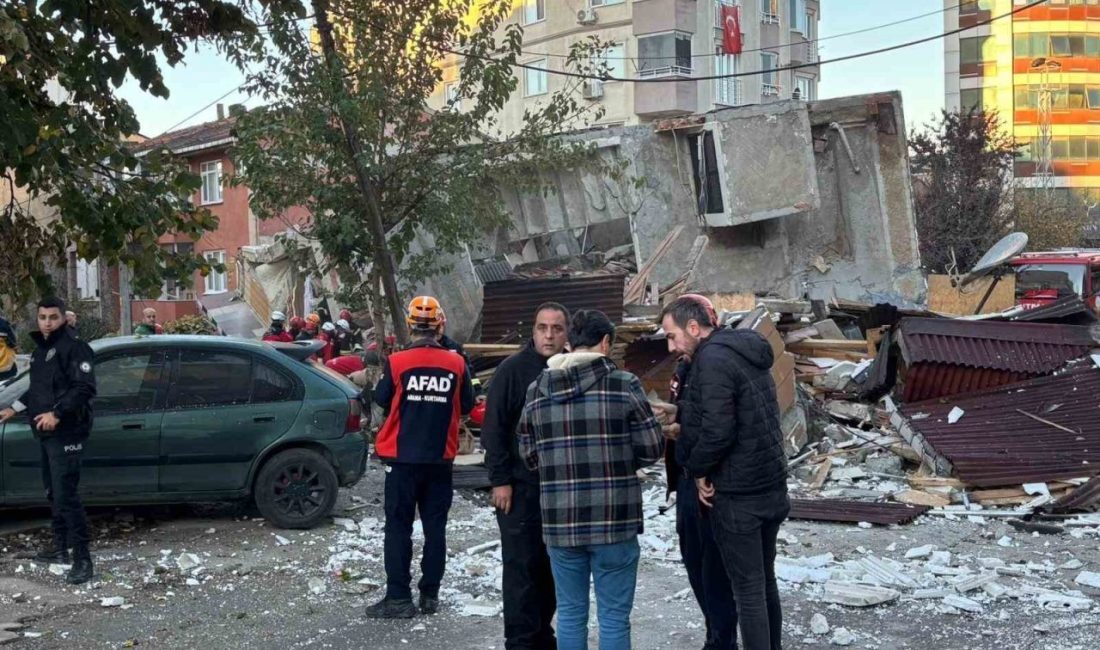 Enkaz altında 7 kişinin olduğu tahmin ediliyor Kocaeli’nin Gebze ilçesinde çöken binanın enkazında 7 kişi olduğu tahmin