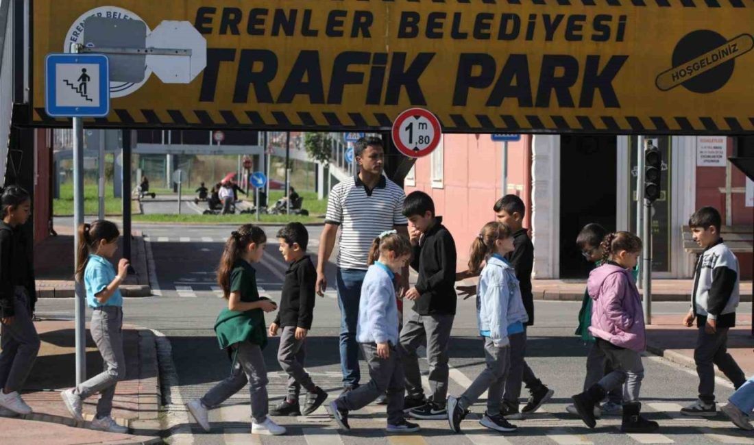 Erenler Belediyesi trafik parkında geleceğin sürücüleri yetişiyor Erenler Belediyesi Trafik Parkı çocukların hizmetine devam ediyor. Başkan Şenol