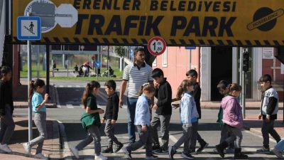 Erenler Belediyesi Trafik Parkı çocukların hizmetine devam ediyor. Başkan Şenol