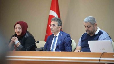 Ekim Ayı Olağan Meclis Toplantısında konuşan Erenler Belediye Başkanı Şenol