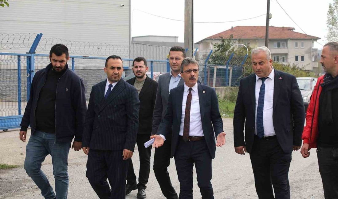 Erenler’e yıl sonuna kadar 30 bin ton asfalt atılacak Erenler Belediyesi yılsonuna kadar 30 bin ton asfalt serimi gerçekleştirecek.