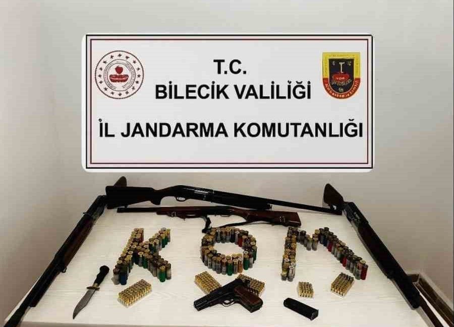 Evlerinden adeta cephanelik çıktı Bilecik’te jandarma tarafından 5 ayrı adrese yapılan eş zamanlı operasyonda