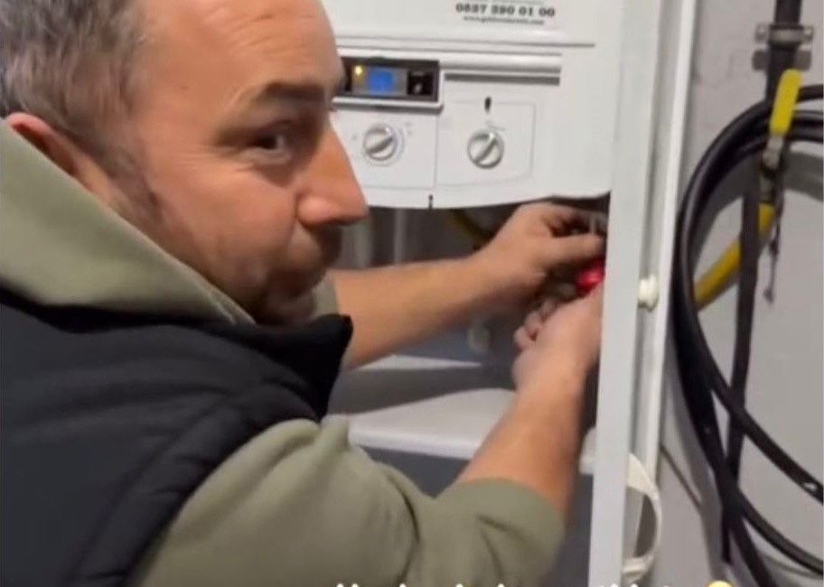 Faciada hayatını kaybeden babadan geriye bu görüntüler kaldı Kocaeli’nin Gebze ilçesinde çöken binada eşi ve iki çocuğuyla birlikte