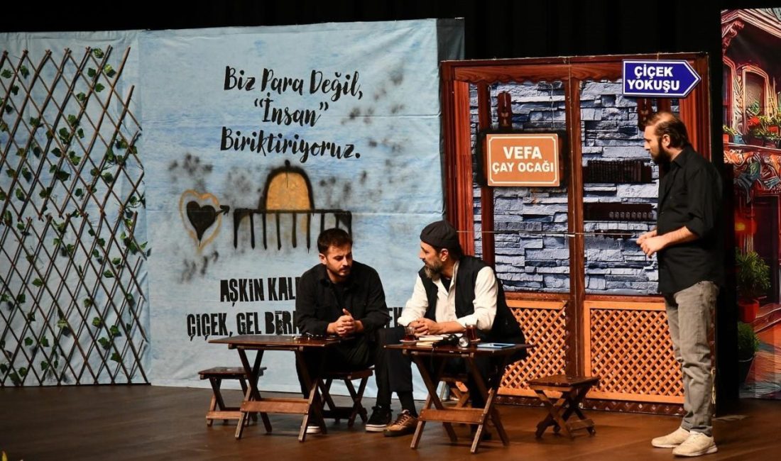 Başiskele’de sahnelenen “Aynalar” adlı tiyatro oyunu, Filistin’deki soykırım ve insanın