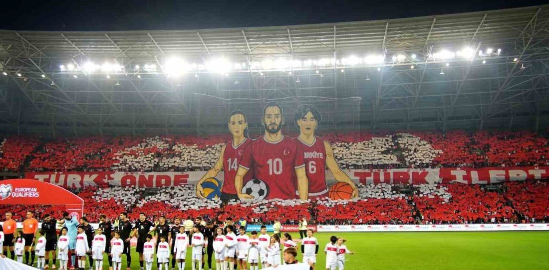 Filistinli çocuklar, milli futbolcularla birlikte seremoniye çıktı Filistinli çocuklar, Gürcistan maçında A Milli Futbol Takımı oyuncularıyla birlikte