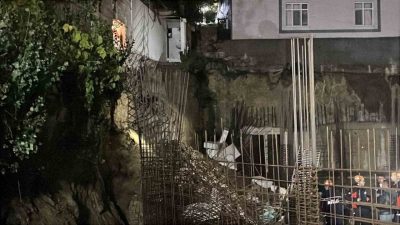 Kocaeli’nin Gebze ilçesinde bir inşaat temelinin bitişiğindeki müstakil evin duvarının