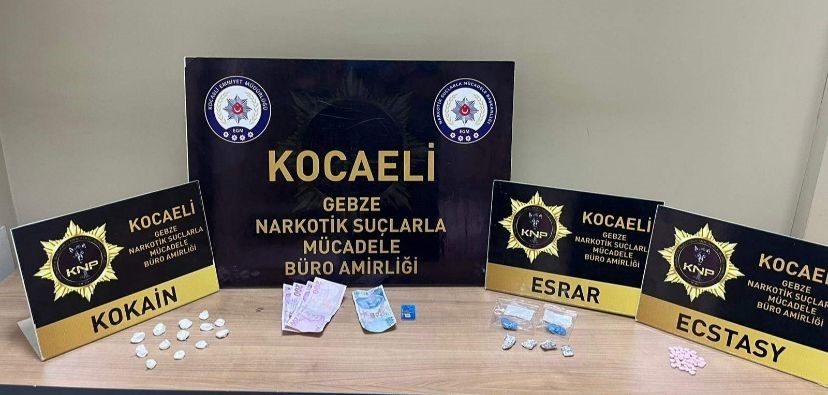 Gebze’de uyuşturucu operasyonu: 2 kişi tutuklandı Kocaeli İl Emniyet Müdürlüğü ekiplerince Gebze ilçesinde düzenlenen operasyonda 3