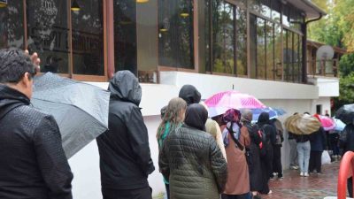 Bilecik’te 2025-2026 Akademik Yılı’nın bugün başlamasıyla birlikte öğrencilerin ’Bilkart’ sırasında