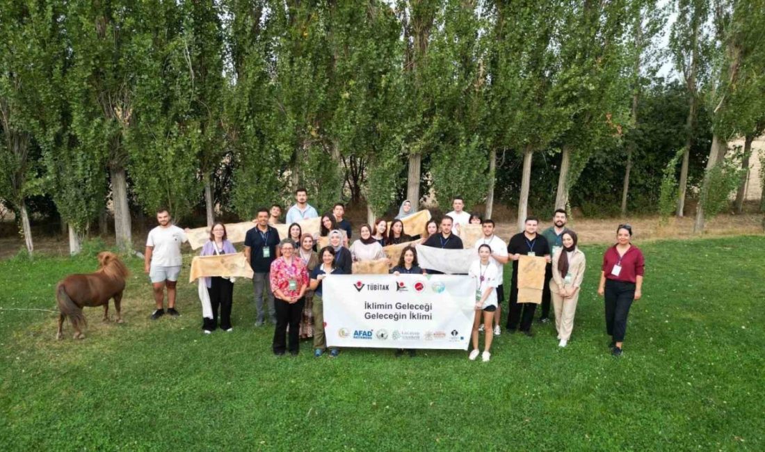 Gençler, iklim krizine karşı Kastamonu’da buluştu Ormancılık ve tabiat turizmi alanında ihtisaslaşan Kastamonu Üniversitesi’nin öncülüğünde yürütülen