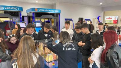 Sakarya Büyükşehir Belediyesi’nin “Şehrini Keşfet” gezileriyle öğrencilere şehri tanıtıyor. Sakarya